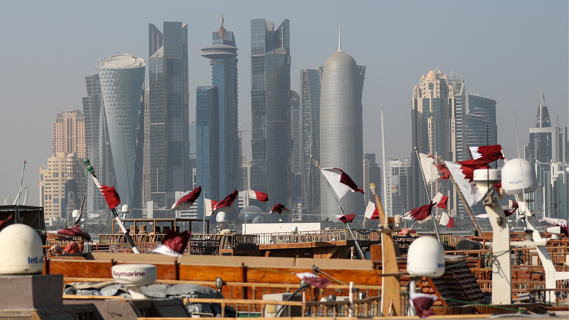 الكثير من شعارات دولة قطر